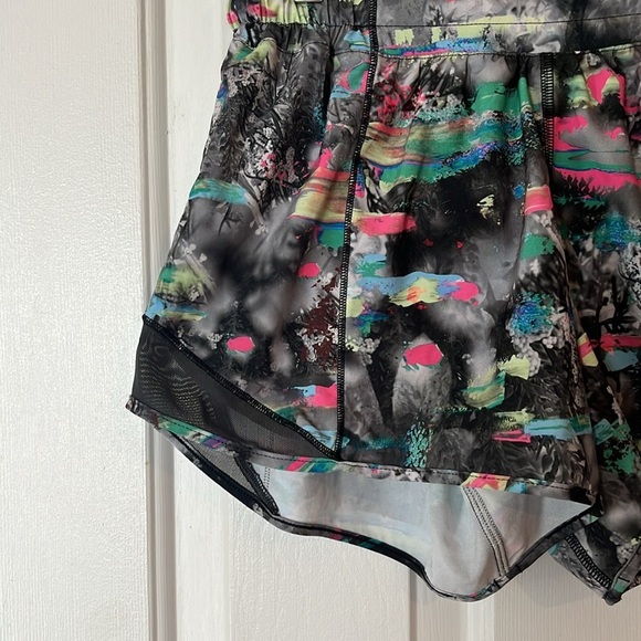 Lululemon | 2023 Hotty Hot High-Rise Lined Short Paint Drift Multi Graphite Sz 4 - Picture 8 of 13